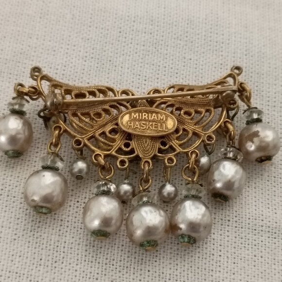 ❤️MIRIAM HASKELL Signed Pearl Emerald and Rhinestone Brooch Pin - Picture 5 of 5